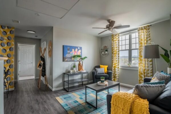 p1741637_photogallery_spinner place model unit-26
